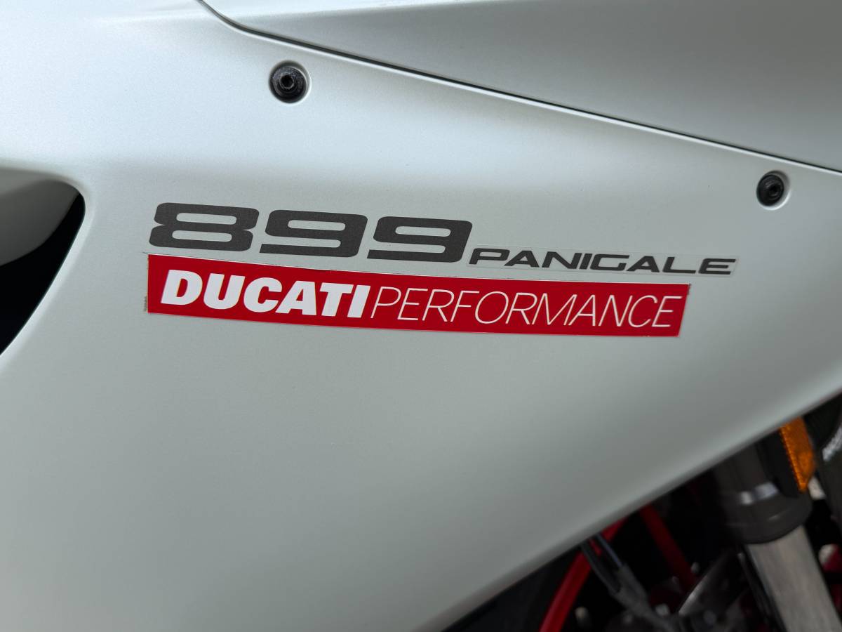 2015 Ducati, Import Kanada — Foto 6 z 12