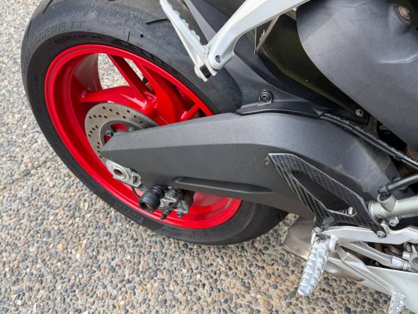 2015 Ducati, Import Kanada — Foto 8 z 12