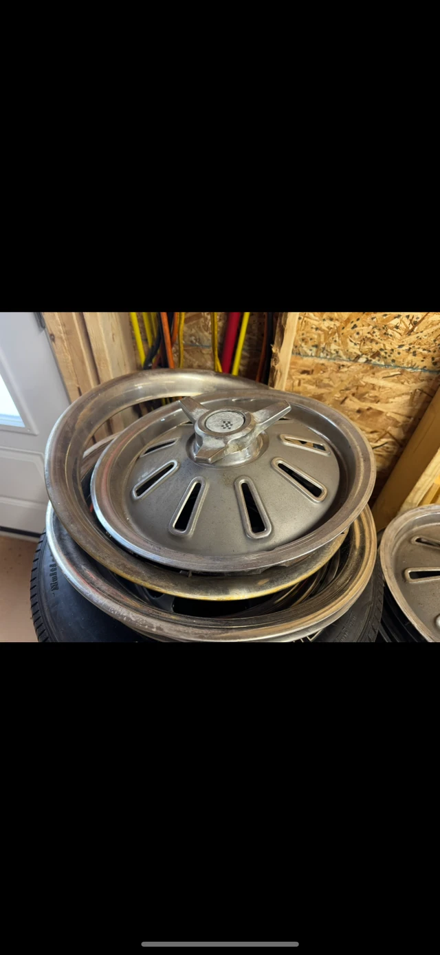1966 Corvette Hubcaps, Import Kanada — Foto 1