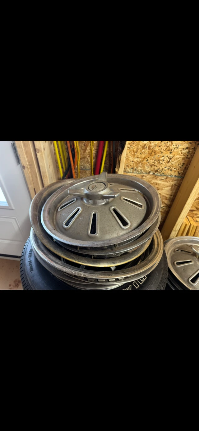 1966 Corvette Hubcaps, Import Kanada — Foto 2 z 4