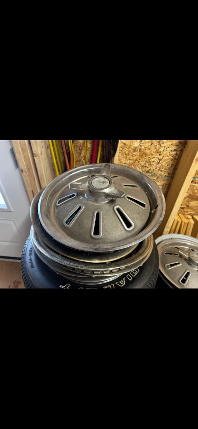 1966 Corvette Hubcaps, Import Kanada — Foto 3 z 4