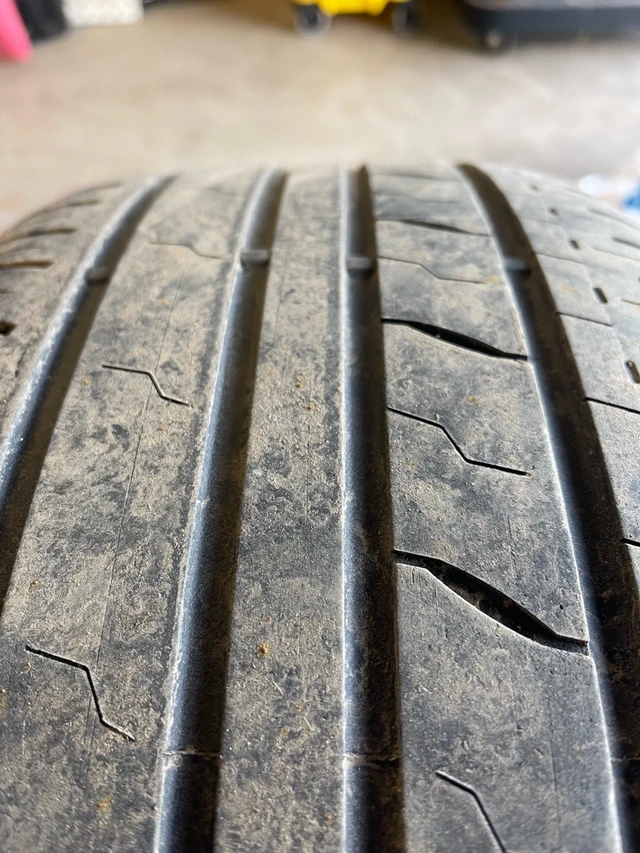 Ford Fusion 2013+ tires and rims, one damaged, Import Kanada — Foto 1