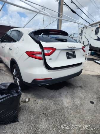 Maserati Levante zadní nárazník Cover White OE, weiß, Import USA — Foto 1