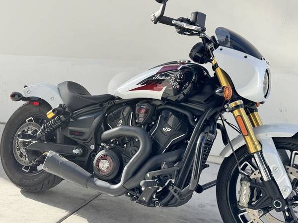 2025 Indian, weiß, Import USA — Foto 1