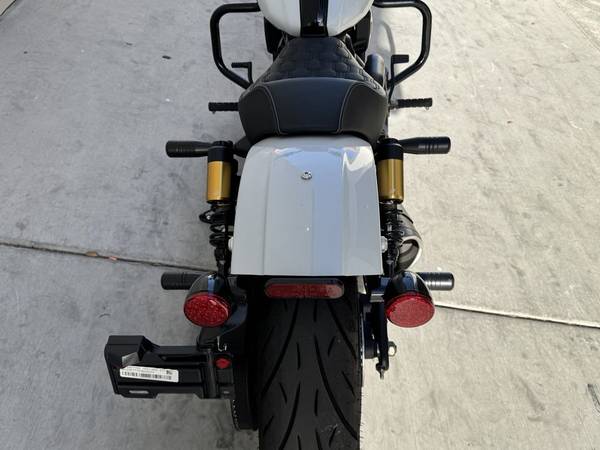 2025 Indian, weiß, Import USA — Foto 11 z 12