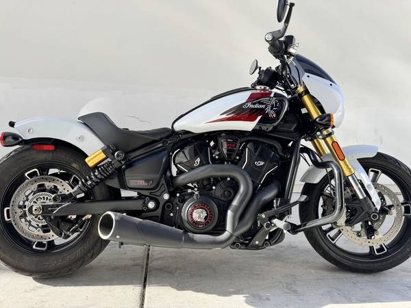 2025 Indian, weiß, Import USA — Foto 3 z 12