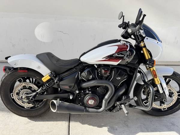 2025 Indian, weiß, Import USA — Foto 5 z 12