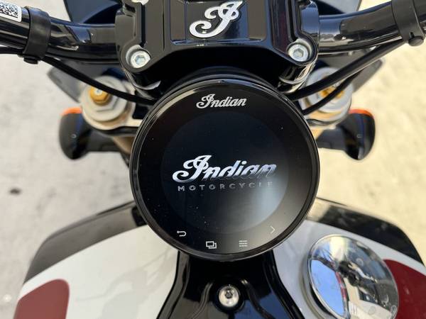 2025 Indian, weiß, Import USA — Foto 7 z 12