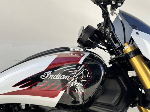 2025 Indian, weiß, Import USA — Foto 8 z 12
