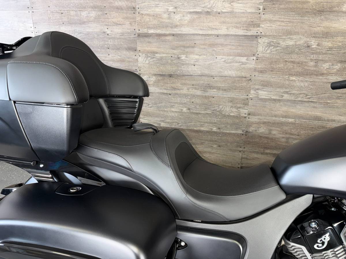 2023 Indian, schwarz, Import USA — Foto 10 z 12