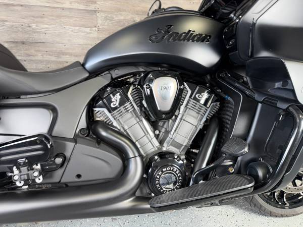 2023 Indian, schwarz, Import USA — Foto 11 z 12
