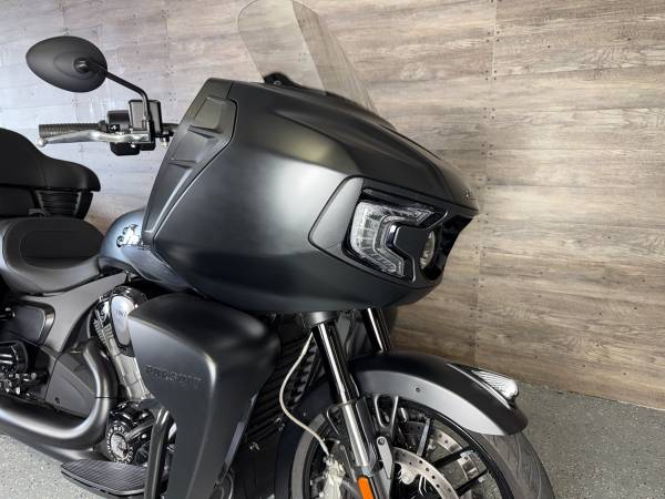 2023 Indian, schwarz, Import USA — Foto 6 z 12
