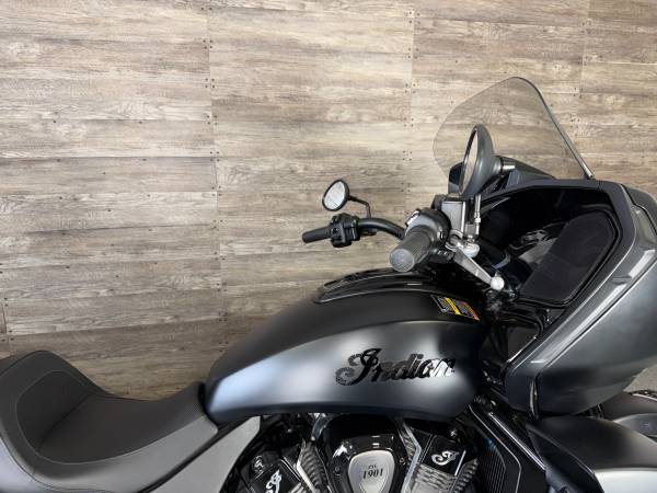 2023 Indian, schwarz, Import USA — Foto 8 z 12