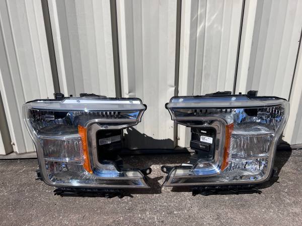 Ford F150 světlomety F-150 OE 2018-2020 komplet levý i pravý pár, Import USA — Foto 1