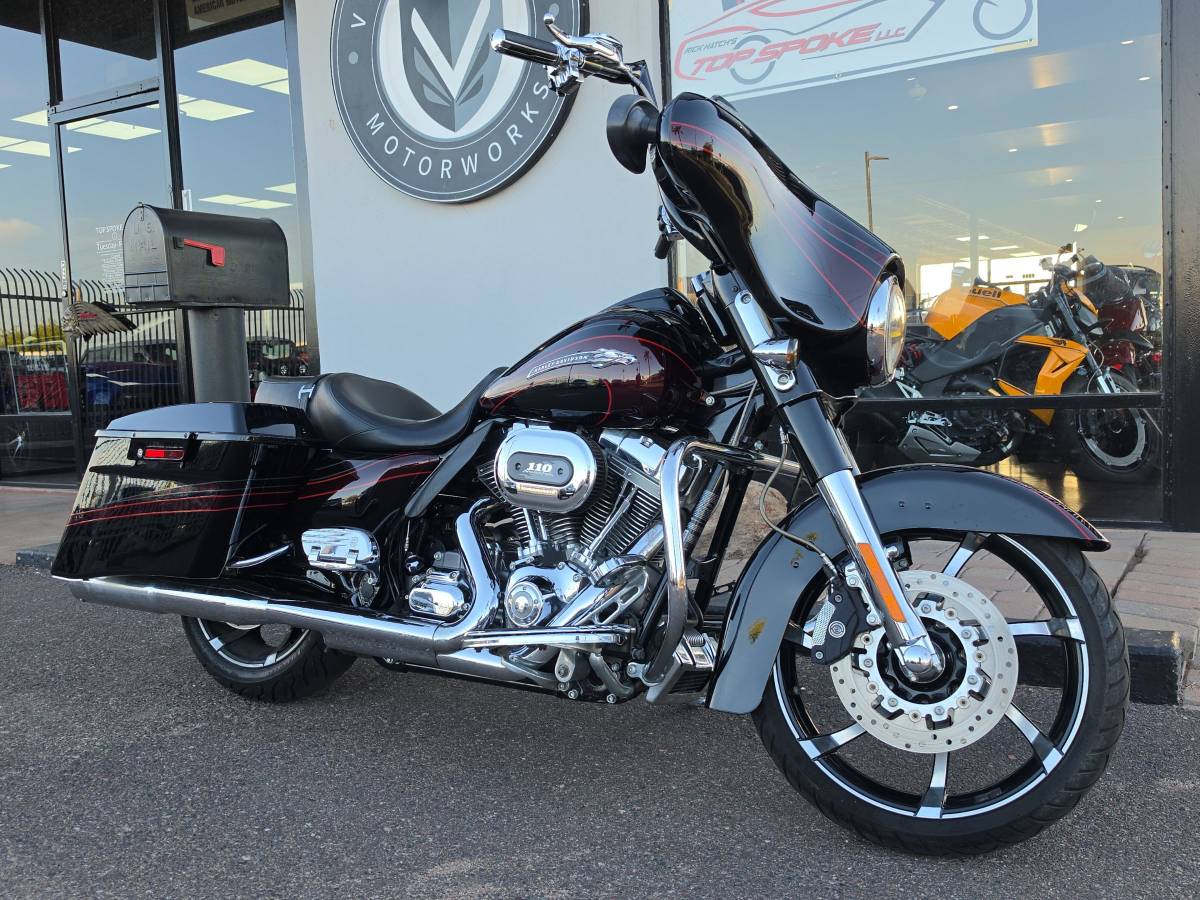 2011 Harley-Davidson, Import USA — Foto 1