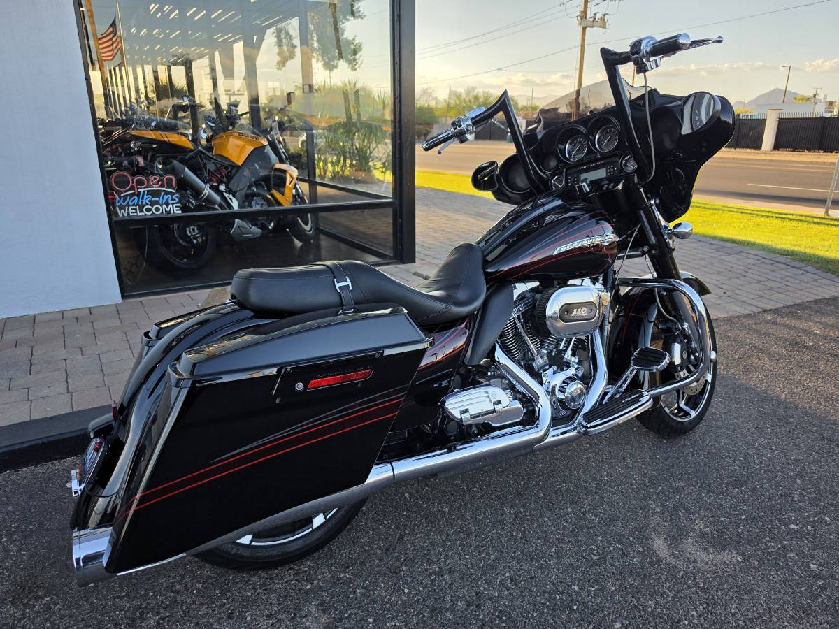 2011 Harley-Davidson, Import USA — Foto 4 z 6
