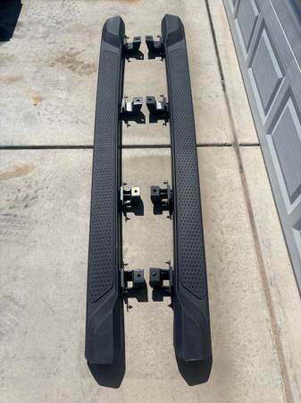 2020 - 2025 Jeep Gladiator Running Boards OE Like nový, Import USA — Foto 1