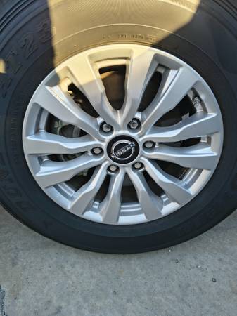 Nissan Armada OE 18” Wheels + Tires + TPMS – 265/70R18 – 5K Miles, Import USA — Foto 2 z 11