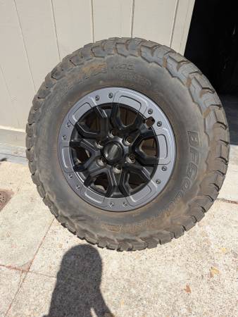 Ford Ranger Raptor OE Beadlock Wheels + BFG KO3 Tires, sada 5, Import USA — Foto 1