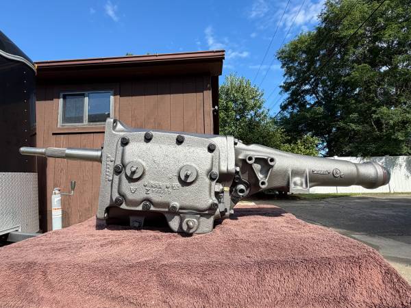 Freshly rebuilt Mopar A-833, 23 spline 4-Speed převodovka for 1966 through 196, Import USA — Foto 1