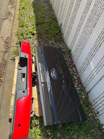 2025 Ford F-150 OE zadní Tailgate (Black) & zadní nárazník (Red) - sada, schwarz, Import USA — Foto 1 | AMECAR 2025 Ford F-150 OE zadní Tailgate (Black) & zadní nárazník (Red) - sada, schwarz, Import USA — Foto 1