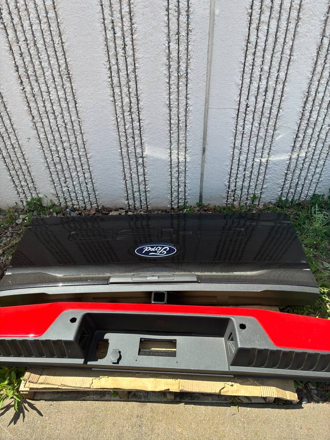 2025 Ford F-150 OE zadní Tailgate (Black) & zadní nárazník (Red) - sada, schwarz, Import USA — Foto 3 z 7