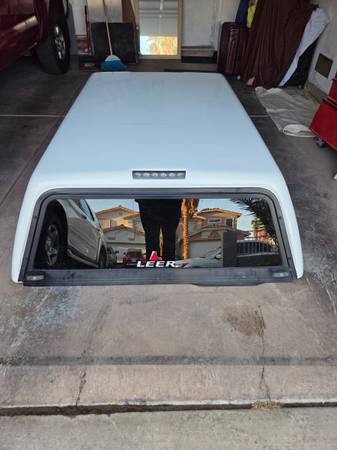 LEER 100R Camper Shell / Truck Topper – Chevy Colorado – $800 OBO CASH, Import USA — Foto 1