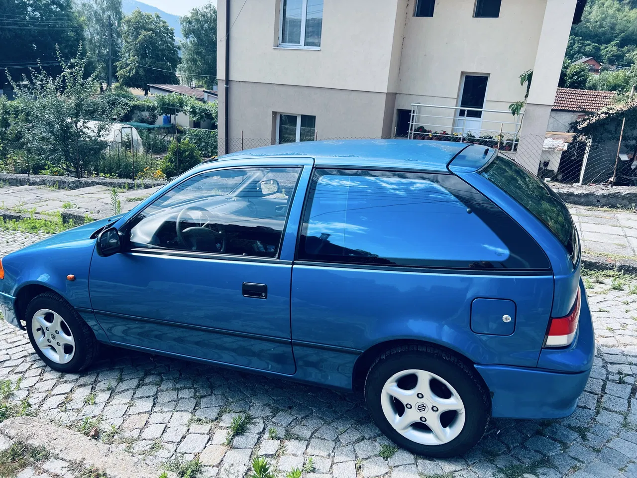 2000 Suzuki Swift, 120.000 km, Bulgarien — Foto 1