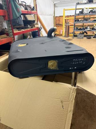 Toyota 40 Series nový OE Gas Tank 1969-1972, Import USA — Foto 1