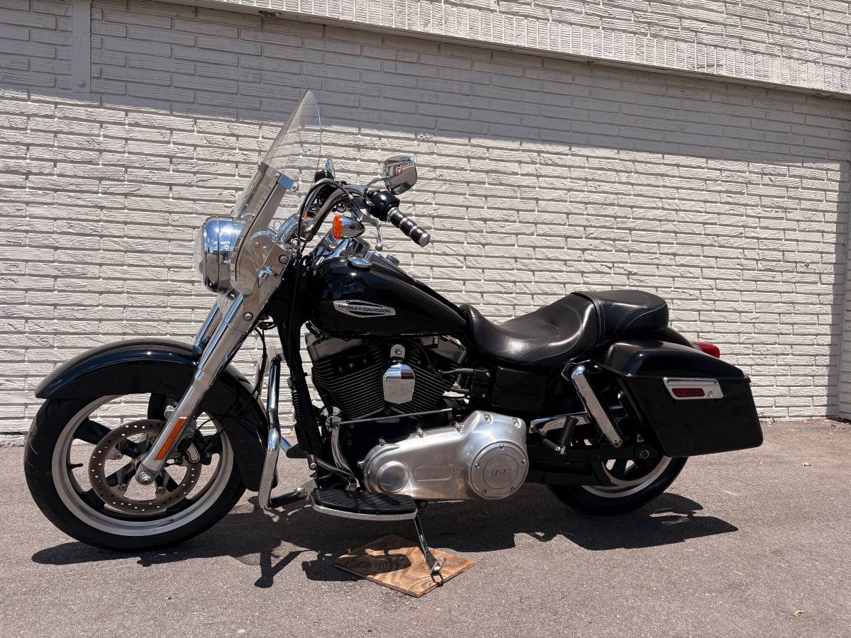 2015 Harley-Davidson, Import USA — Foto 2 z 12