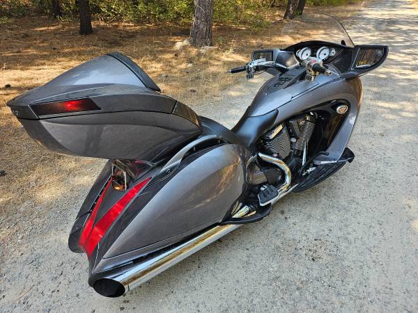 2008 Victory, Import USA — Foto 2 z 12