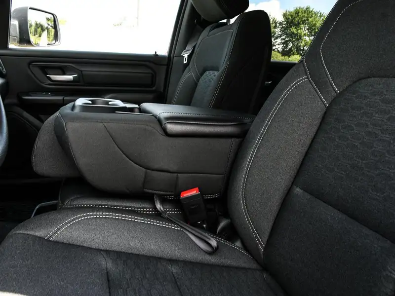 2027 RAM 1500 Warlock Crew 4x4 |SiriusXM|ParkingSensors|HtdSeats, schwarz, 0 km, Import Kanada — Foto 10 z 12