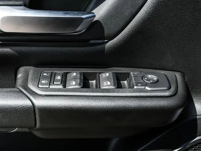 2027 RAM 1500 Warlock Crew 4x4 |SiriusXM|ParkingSensors|HtdSeats, schwarz, 0 km, Import Kanada — Foto 11 z 12