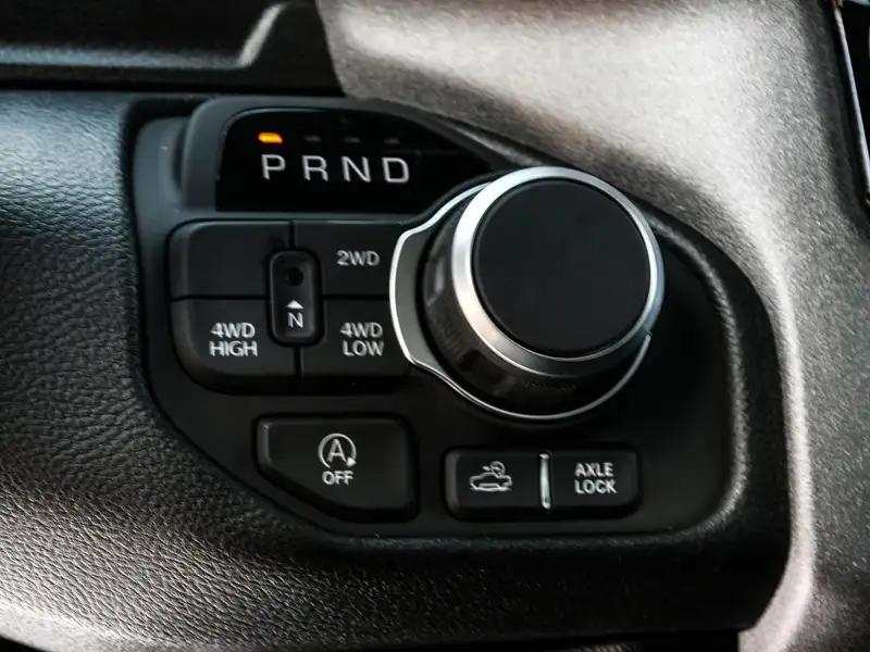 2027 RAM 1500 Warlock Crew 4x4 |SiriusXM|ParkingSensors|HtdSeats, schwarz, 0 km, Import Kanada — Foto 12 z 12