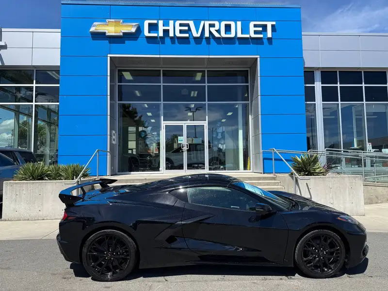 2027 Chevrolet Corvette 1LT, schwarz, 1 km, Import Kanada — Foto 3 z 12