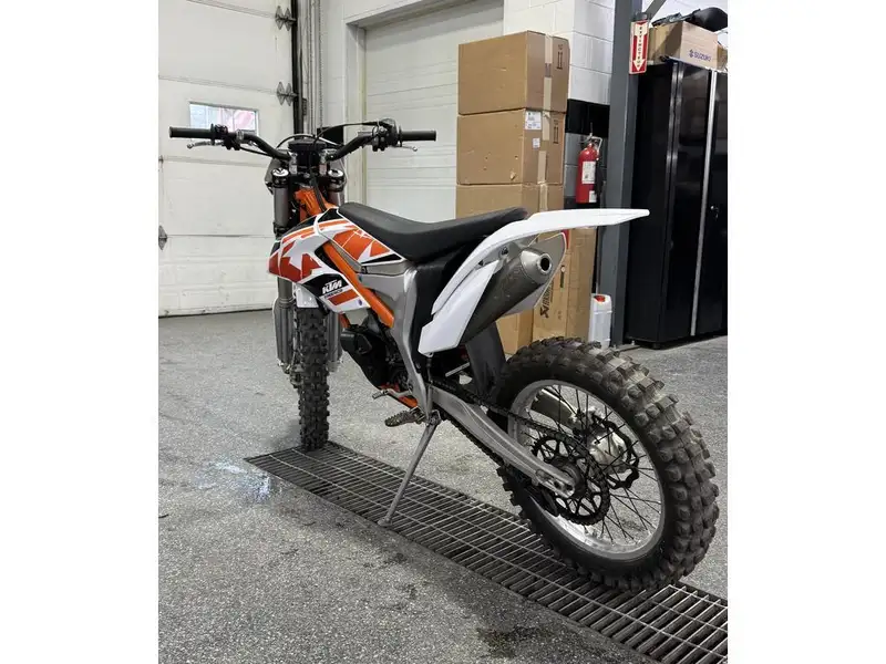 2015 KTM Freeride E, Import Kanada — Foto 4 z 11