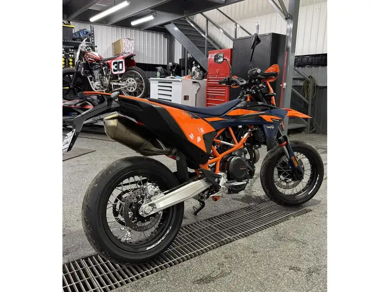2026 KTM Unspecified, orange, Import Kanada — Foto 2 z 12