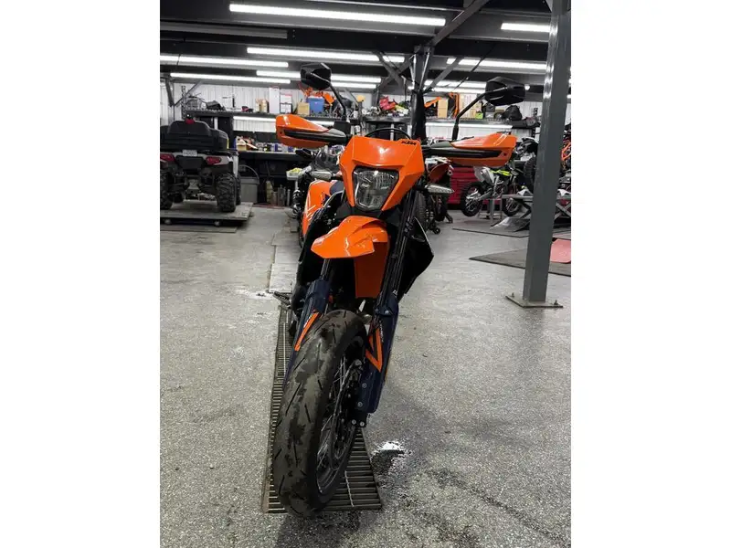 2026 KTM Unspecified, orange, Import Kanada — Foto 7 z 12