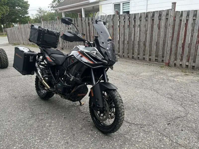 2015 KTM Unspecified, schwarz, Import Kanada — Foto 8 z 11
