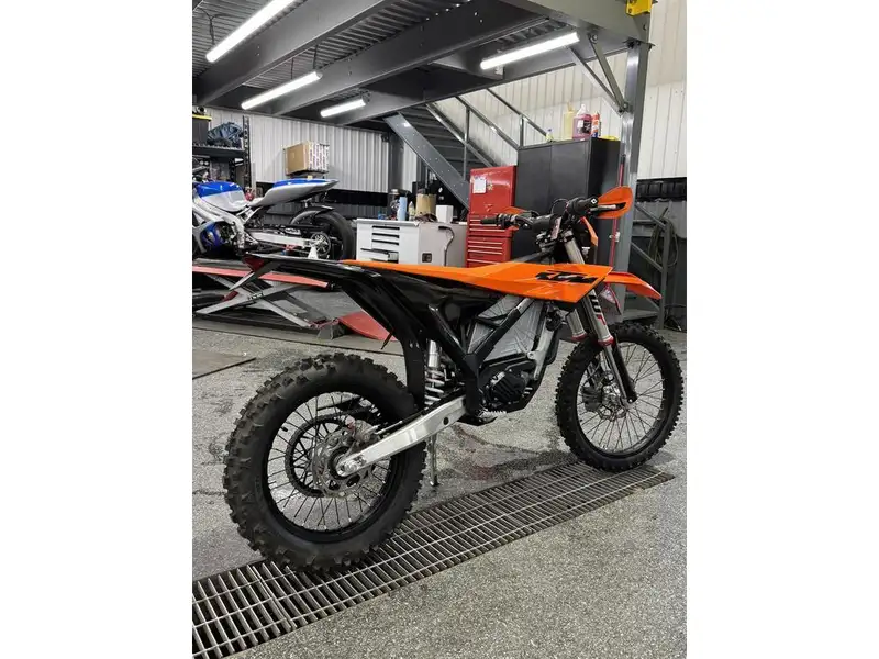 2027 KTM Unspecified, orange, Import Kanada — Foto 2 z 11