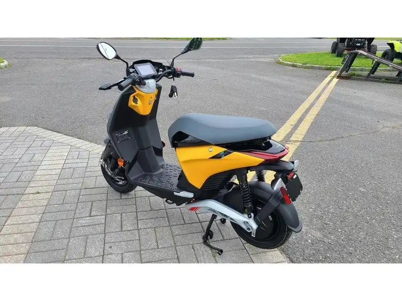 2022 Piaggio 1 Active, gelb, Import Kanada — Foto 4 z 8