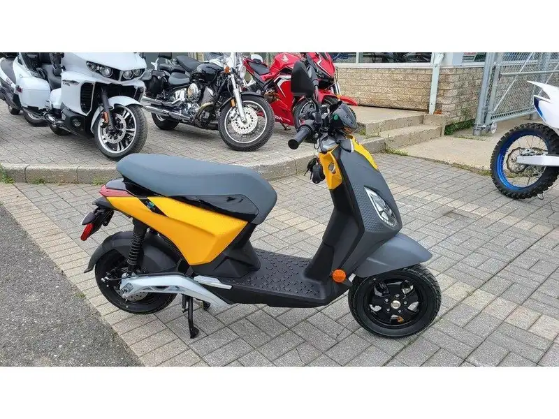 2022 Piaggio 1 Active, gelb, Import Kanada — Foto 5 z 8