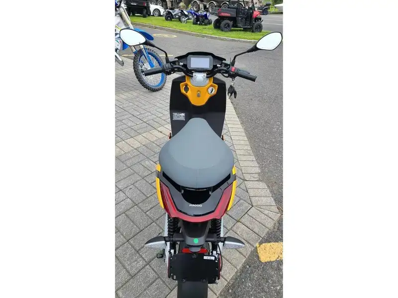 2022 Piaggio 1 Active, gelb, Import Kanada — Foto 7 z 8