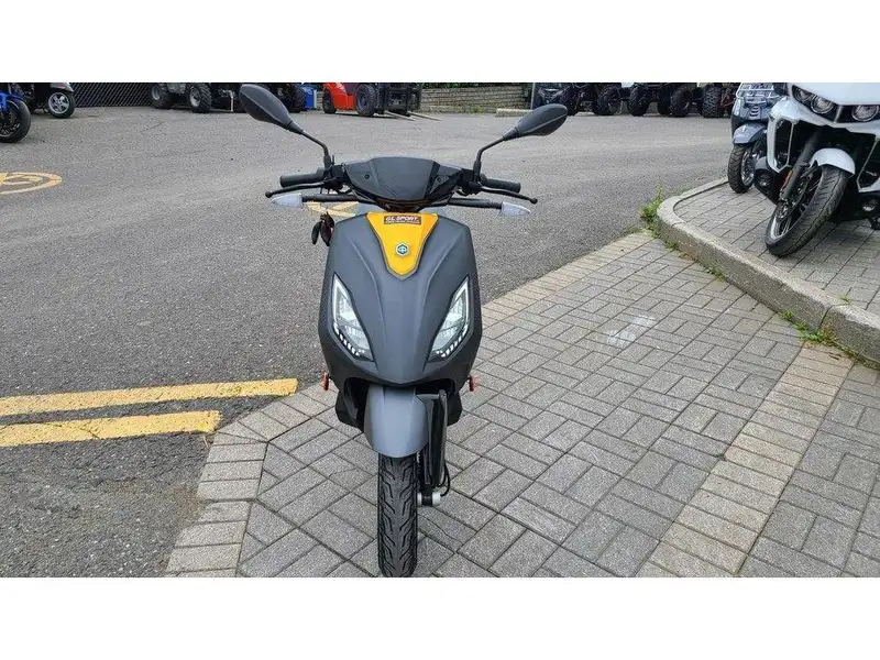 2022 Piaggio 1 Active, gelb, Import Kanada — Foto 8 z 8