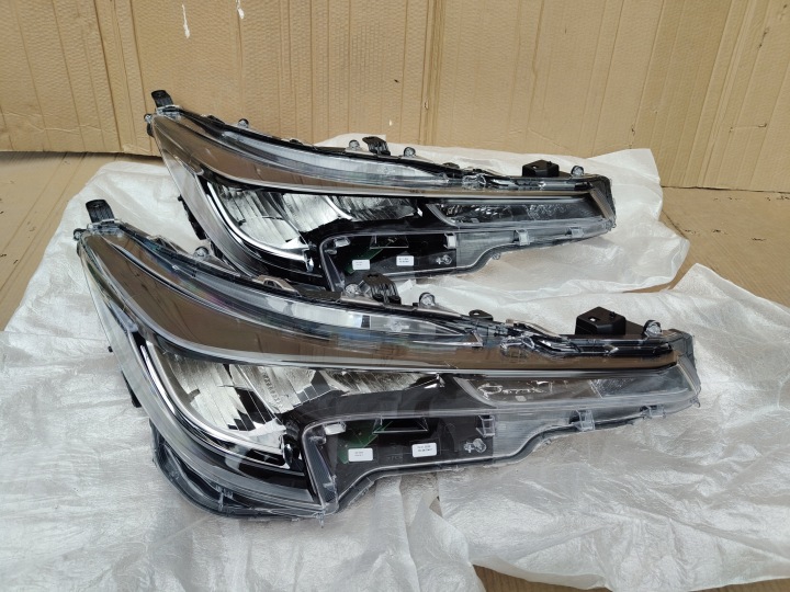 světlomet přední pravá pravý Toyota Corolla E21 Xii 81110-02s60, Auf Lager in der EU — Foto 1