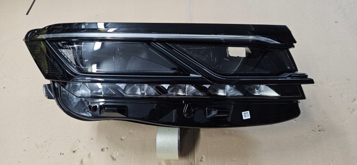 VW Touareg 761941114a FULL LED Matrix Black pravá Hella, schwarz, Auf Lager in der EU — Foto 1
