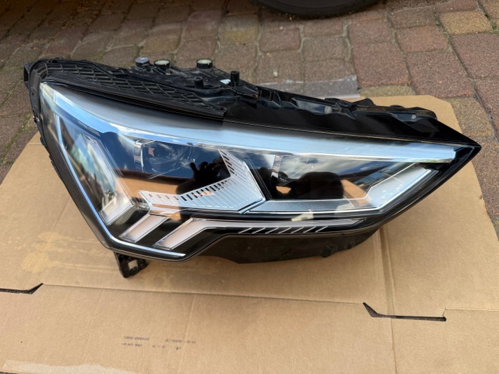 Audi Q3 83a Matrix - světlomet FULL LED pravá Cala, Auf Lager in der EU — Foto 1