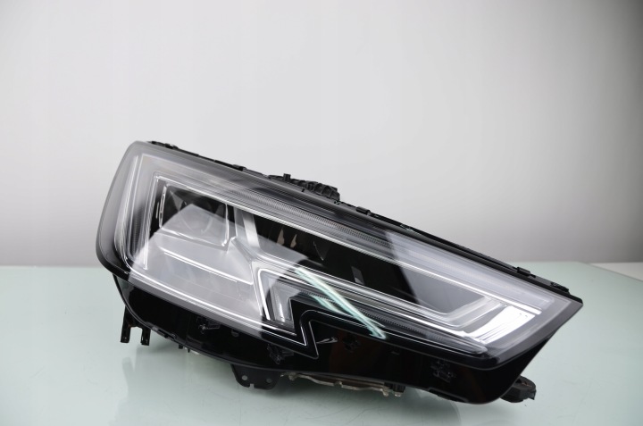 Audi A4 B9 8w FULL LED Matrix 8w0941034a pravá přední světlomet Komplett, Auf Lager in der EU — Foto 1