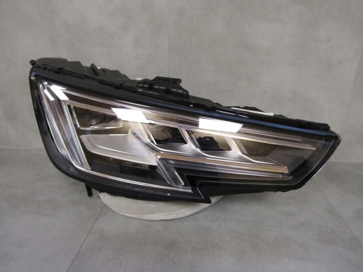 světlomet přední Audi A4 B9 FULL LED Matrix 15-19 pravá, Auf Lager in der EU — Foto 1