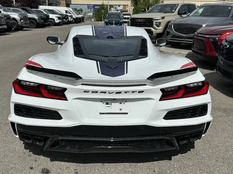 2027 Chevrolet Corvette 3LT, weiß, 4 km, Import Kanada — Foto 5 z 12